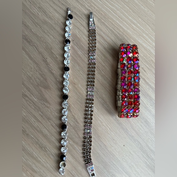 Elegant Multicolor Crystal Jewelry Set of 3 bracelets. - Picture 3 of 6